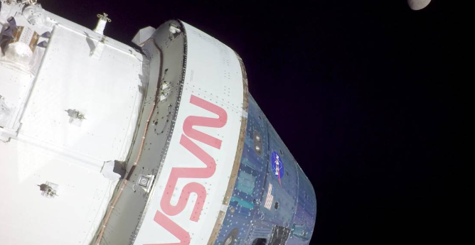 La nave espacial Orion envía imágenes desde la luna 