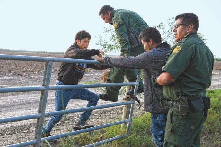 Indígenas migrantes ven tibia defensa de AMLO ante militarización de Texas 