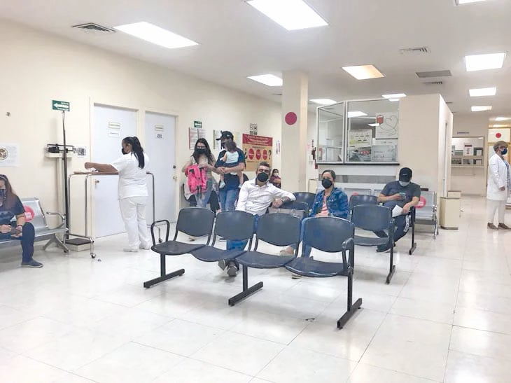 Hospital 'Amparo' se satura por rezago del IMSS en San Buena 