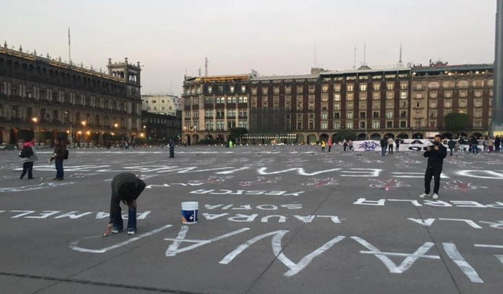 Activistas piden fin a la violencia contra las mujeres y niñas frente a Palacio Nacional