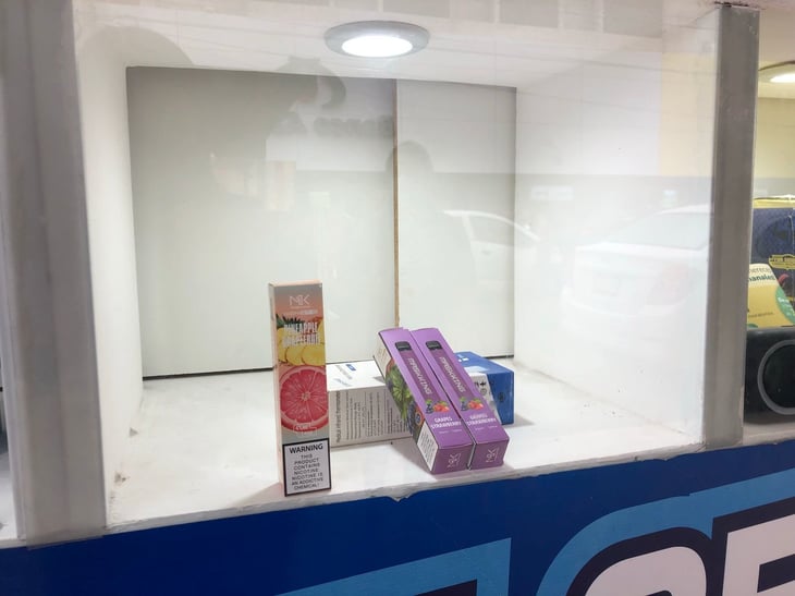 Comerciantes de Monclova omiten la prohibición de los cigarrillos electrónicos 