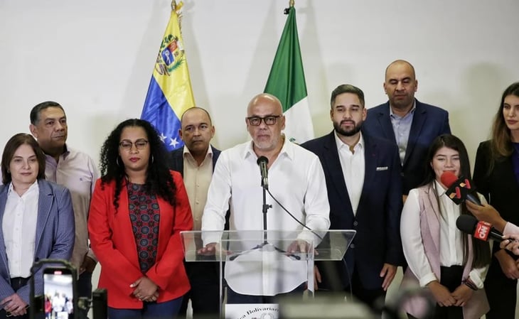 Delegados de Maduro llegan a México en busca de acuerdo para desbloquear fondos