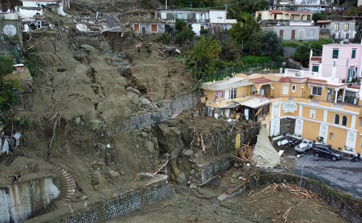 Al menos 3 muertos tras deslizamiento de tierra en Ischia, Italia