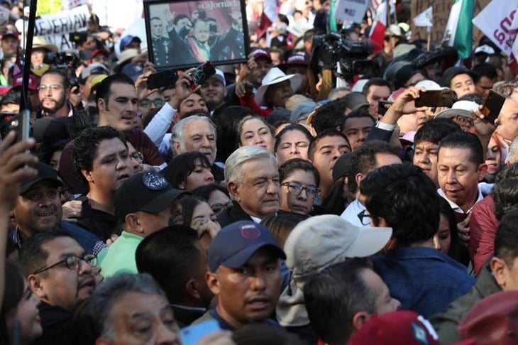 AMLO marcha del Ángel de la Independencia al Zócalo por 4 años de su gobierno