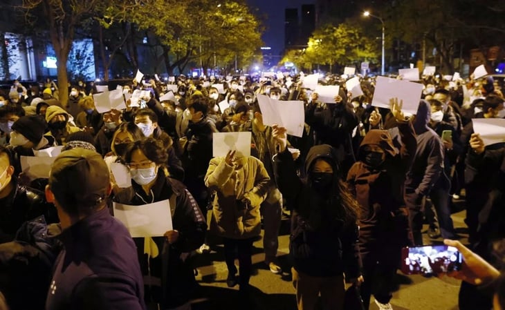 '¡Nada de tests Covid, queremos comer!', gritan en protesta jóvenes de Beijing contra gobierno chino