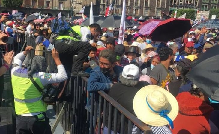 Marcha de AMLO. Registran desmayos en el Zócalo, tras espera de 5 horas