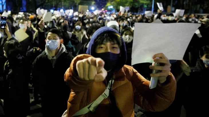 China: por qué una hoja en blanco se convirtió en el símbolo de las inéditas protestas en ese país