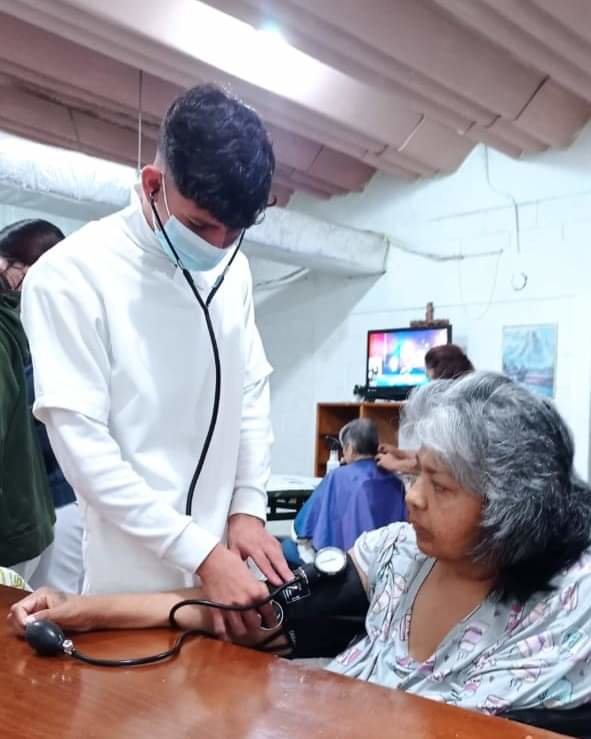 Auxiliar de enfermería continúa siendo de gran demanda en el Cecati