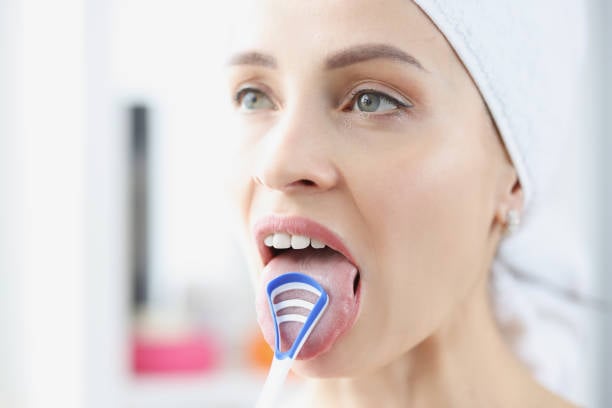 ¿Qué pasa si no te limpias la lengua?