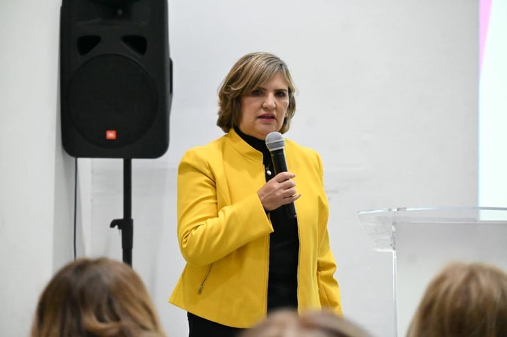Imparte primera dama conferencia a empresarias en Monclova 