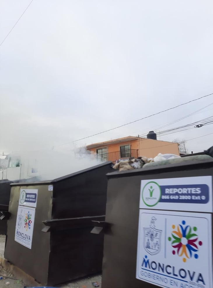 Ciudadanos prenden fuego a contenedores de basura saturados