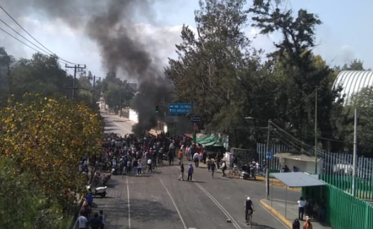 Video. Policías capitalinos y manifestantes chocan por la falta de agua en San Gregorio Atlapulco, Xochimilco
