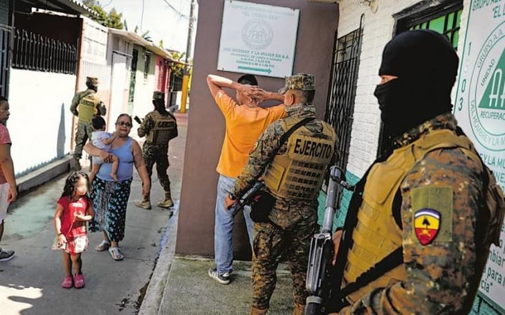 Cerca de 10 mil militares y policías arribaron a Ciudad de El Salvador en busca de 'maras'