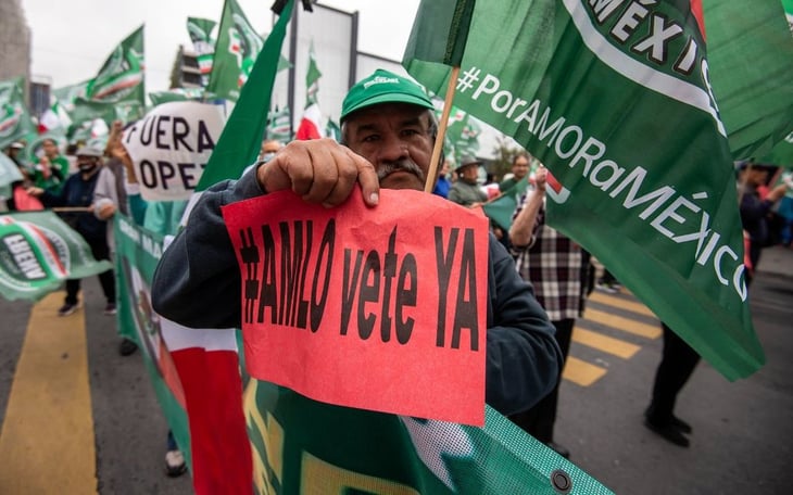 Cientos marchan en Monterrey para exigir renuncia de AMLO