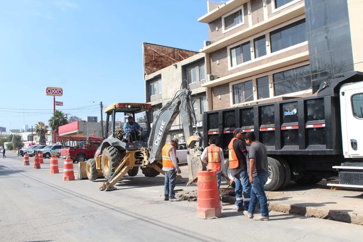 Arrancan reposición de tubería de drenaje en calle Hidalgo de Monclova 