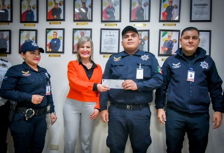 Alcaldesa otorga reconocimientos e incentivos a buenos policías