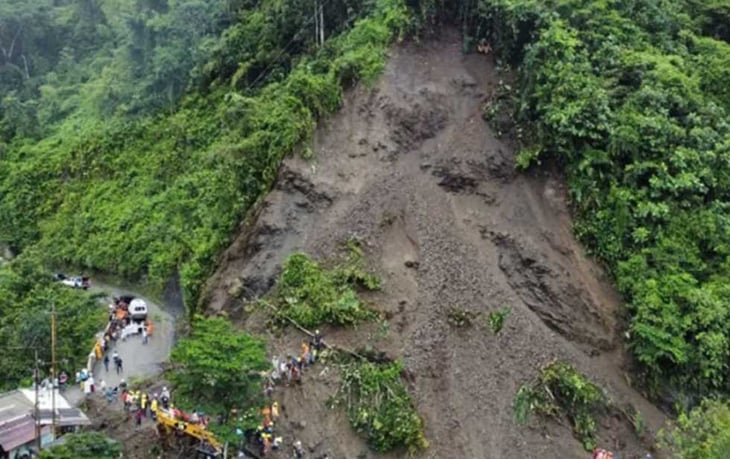 34 muertos suman ya por alud que sepultó autobús en Colombia