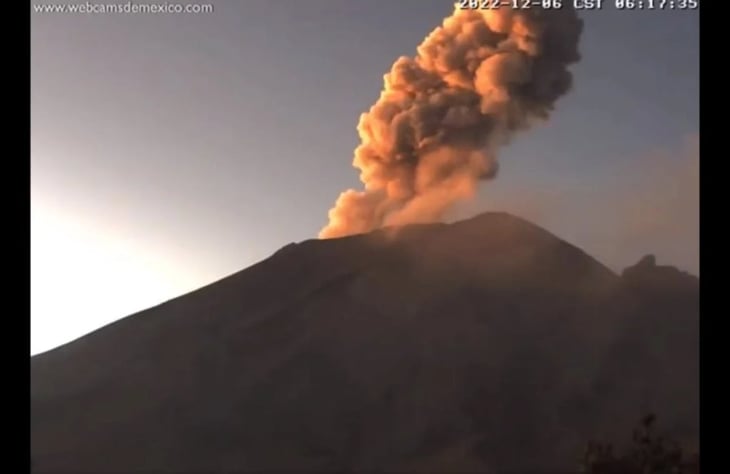 VIDEO: Así fue la fumarola que lanzó el Popocatépetl este martes; semáforo se mantiene en Amarillo Fase 2 