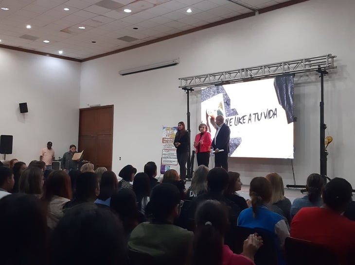 Conferencia ‘Dale Like a tu Vida’ es llevada a los jóvenes de Monclova 