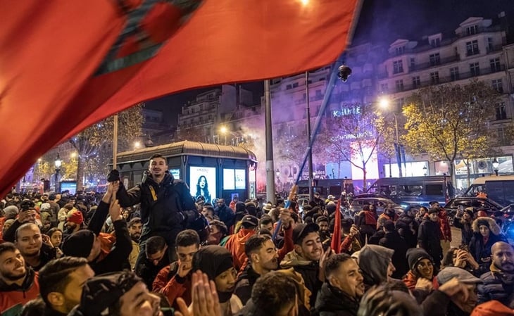 Detienen a 42 personas en París por incidentes tras victoria de Marruecos en Qatar