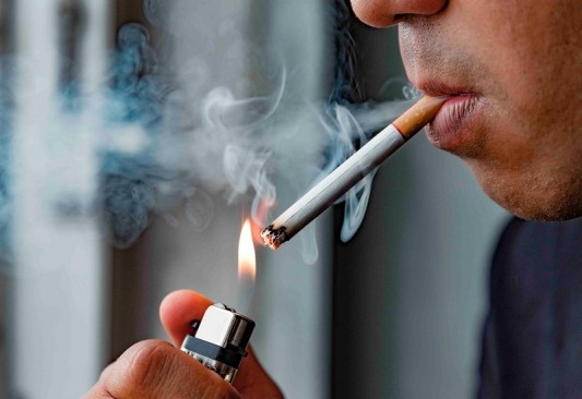 Médicos llaman a dejar de fumar, incluso los cigarros electrónicos
