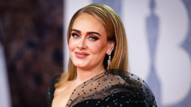 Adele se derrumba al hablar de su divorcio en concierto