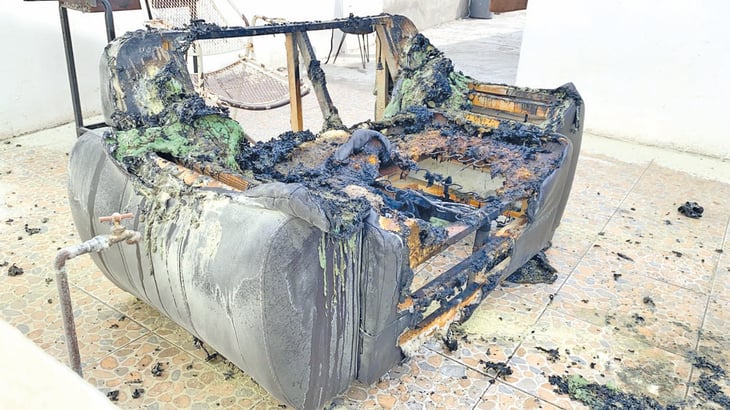 Niño quema sillón de su casa en la colonia Morelos de Frontera 
