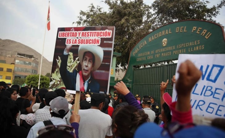 Frente a la prisión, simpatizantes de Pedro Castillo prometen luchar 'hasta el fin'