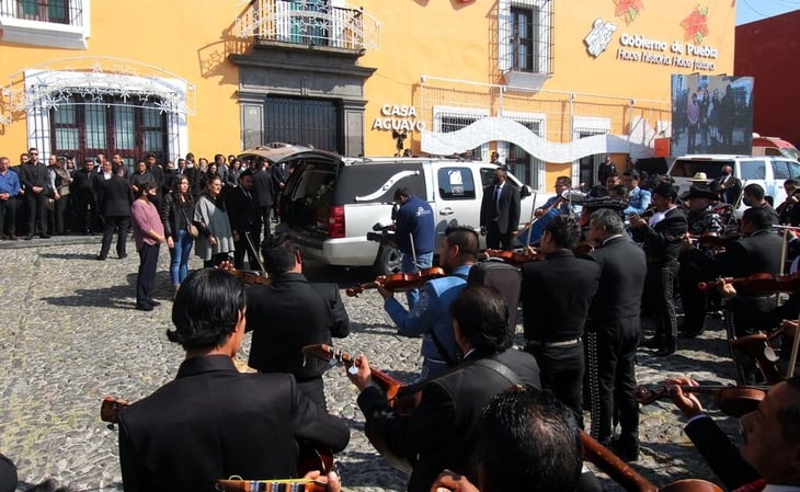'Yo sé bien que estoy afuera...' mariachis dicen adiós al gobernador de Puebla, Miguel Barbosa