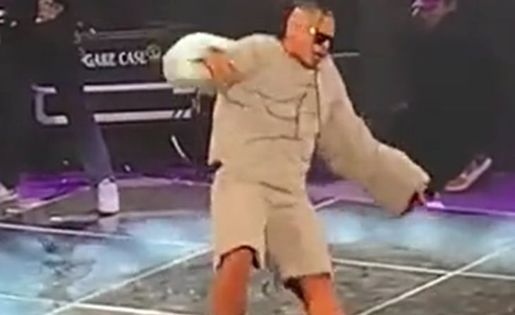 Durante una presentación en vivo rapero mexicano se desploma en el escenario