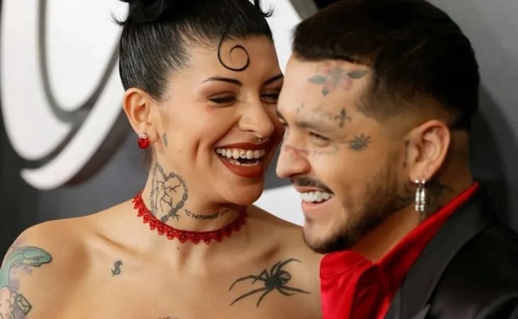 Christian Nodal se demora en tatuarse en honor a Cazzu y reflexiona sobre los que ya tiene en su rostro