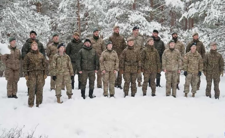 Soldados de países aliados de la OTAN cantan villancico ucraniano en felicitación navideña