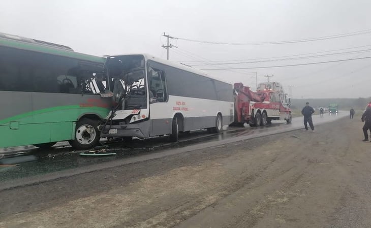 Choque entre dos camiones de transporte público deja 28 personas heridas en Nuevo León
