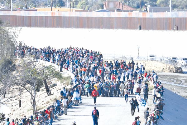 EU admite no tener capacidad para arribo masivo de migrantes 