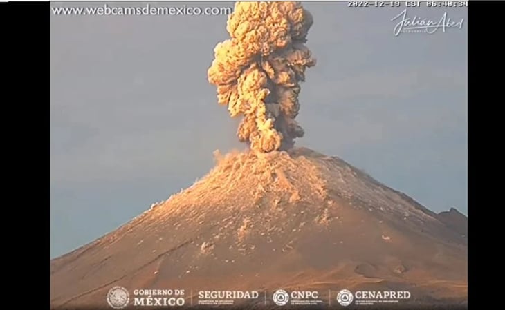VIDEOS: Impresionantes explosiones del Popocatépetl durante la mañana de este lunes