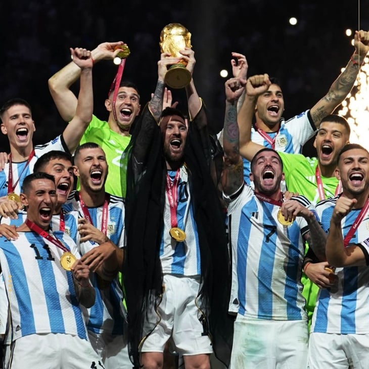 El bisht que Lionel Messi vistió en la final de Qatar