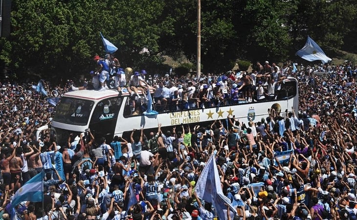 Argentina desata la fiesta con Messi y los campeones en casa