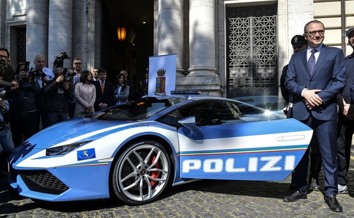 Policía italiana atraviesa el país en un Lamborghini para entregar dos riñones