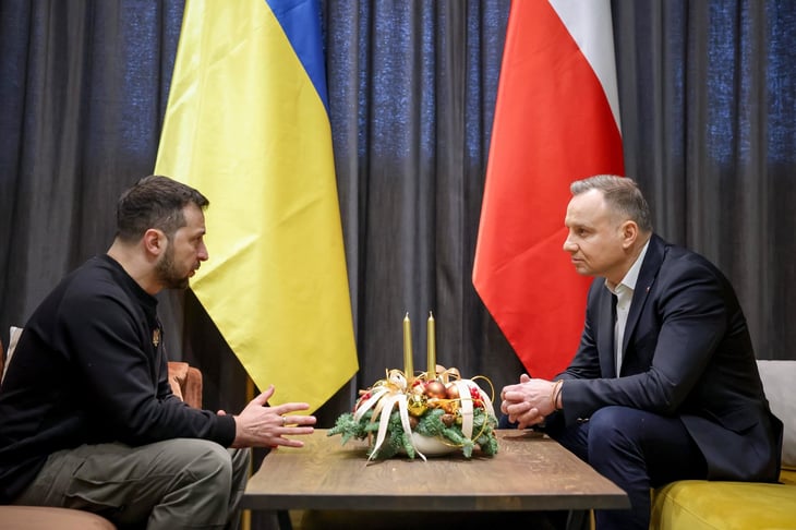 Zelensky se reunió con el presidente polaco en Varsovia de regreso de EU