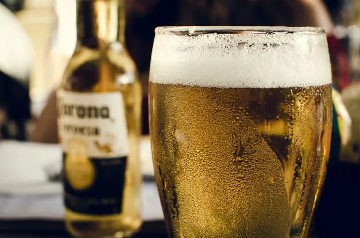Pega en el bolsillo el aumento del 7% a algunas bebidas alcohólicas y cervezas 