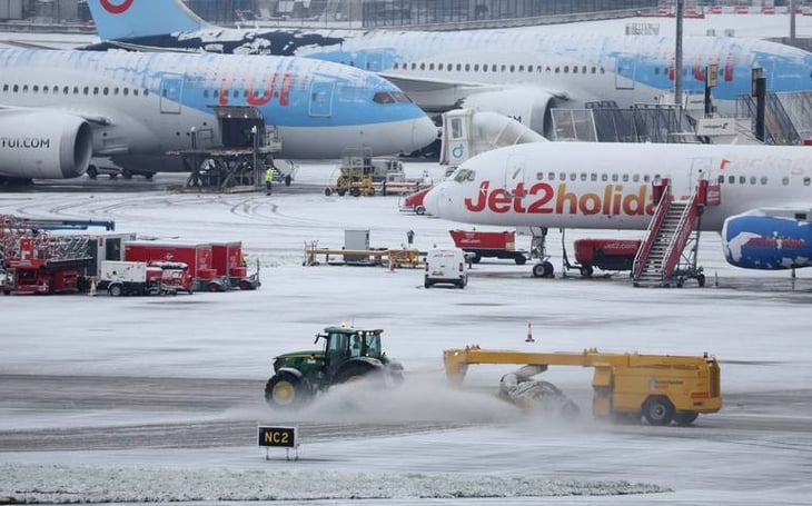 Aerolíneas cancelan 2 mil vuelos en EU por tormenta invernal
