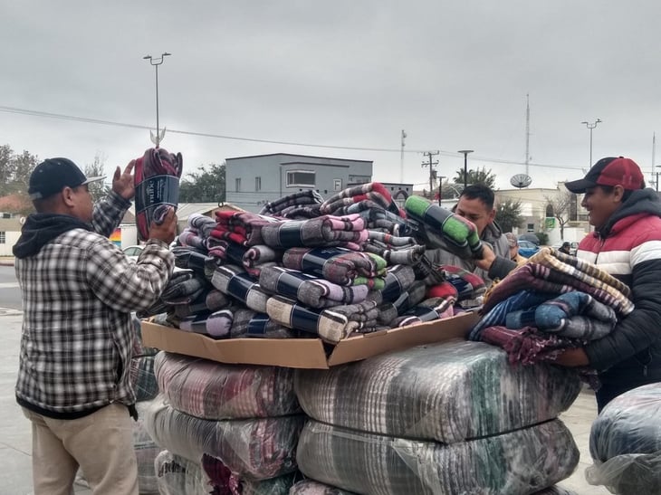 Repartió DIF 1,200 cobertores a la población vulnerable