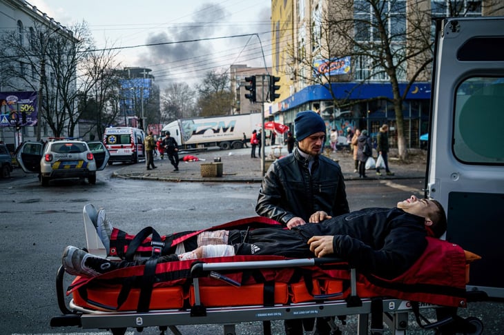 Zelensky denuncia bombardeo ruso en Khersón como acto de 'terror' en Navidad