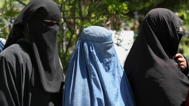 El Talibán prohíbe a las ONG contratar a mujeres