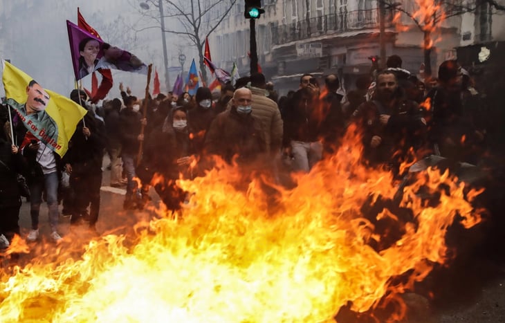 Disturbios al término de manifestación de kurdos por el tiroteo en París