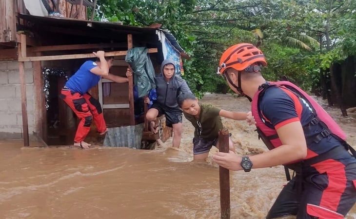 Al menos 11 muertos y casi 50 mil evacuados por inundaciones en Filipinas