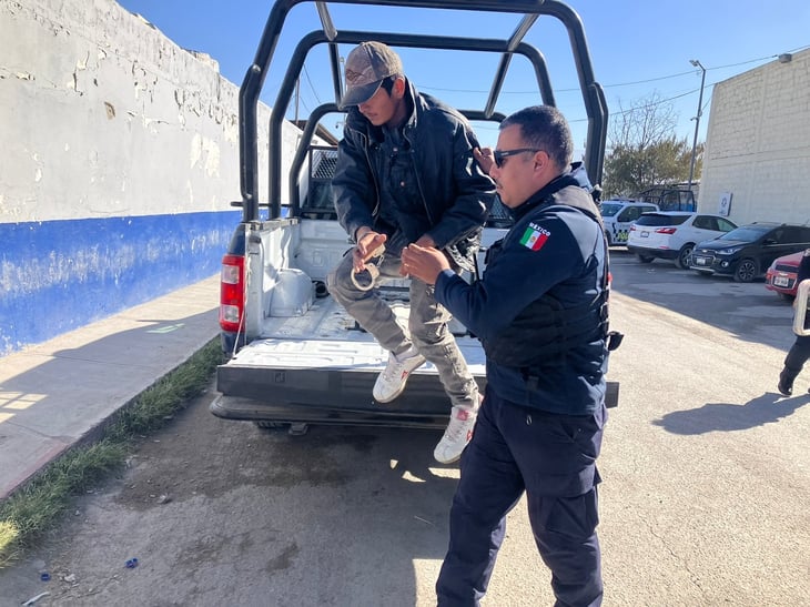 Hombre fue detenido por drogarse en la colonia Cañada de Monclova
