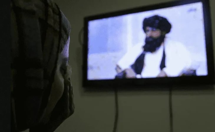 Talibanes decidirán pronto si las mujeres pueden volver a las aulas en Afganistán