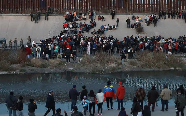 Corte de EU mantiene el Título 42; migrantes seguirán en la frontera