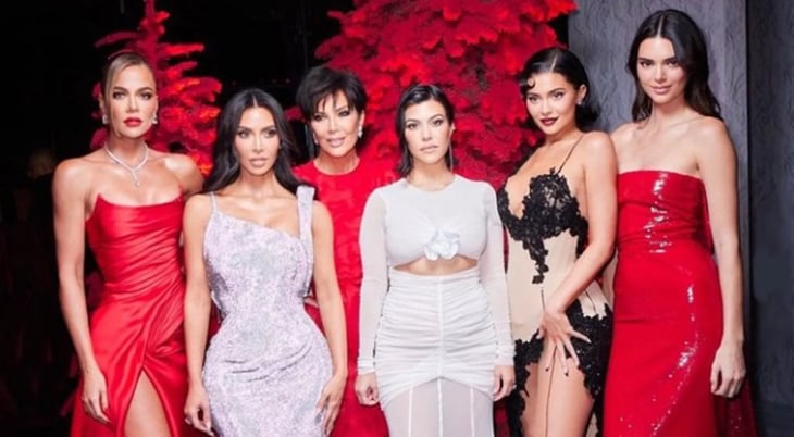 Acusan a Kim Kardashian de alterar las fotos familiares de Navidad: 'Deja de usar Photoshop'